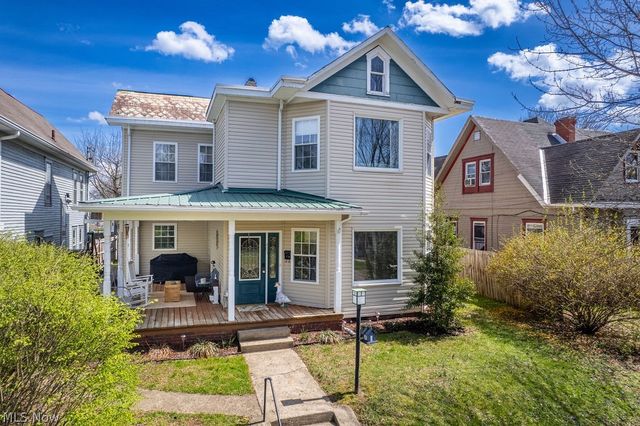 403 Columbia Avenue, Williamstown, WV 26187