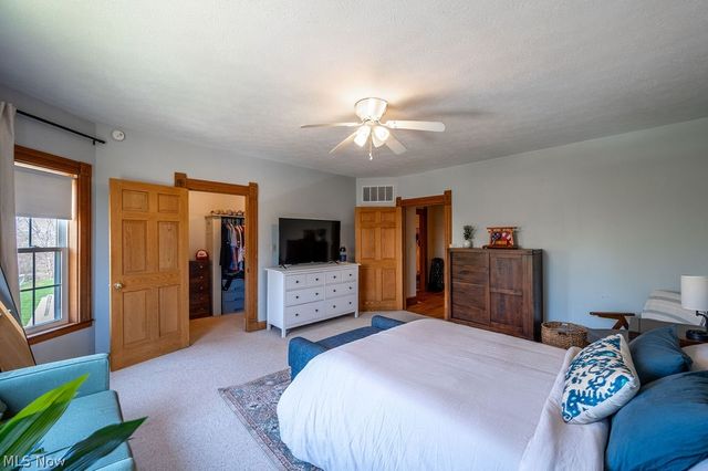 403 Columbia Avenue, Williamstown, WV 26187