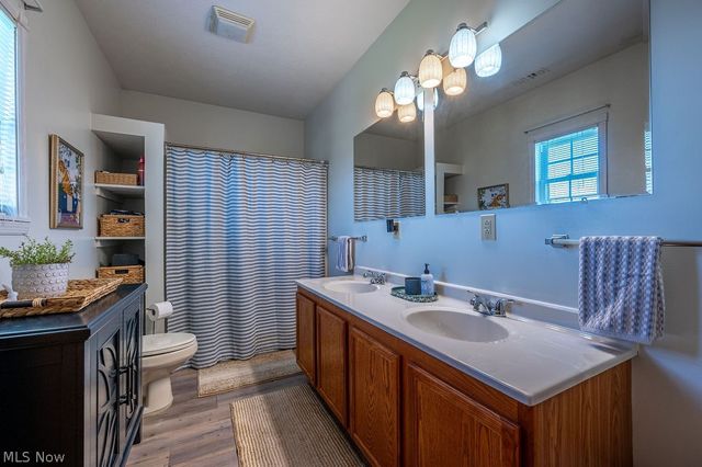 403 Columbia Avenue, Williamstown, WV 26187