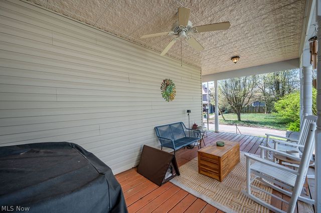 403 Columbia Avenue, Williamstown, WV 26187