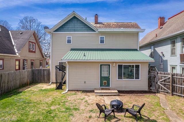 403 Columbia Avenue, Williamstown, WV 26187