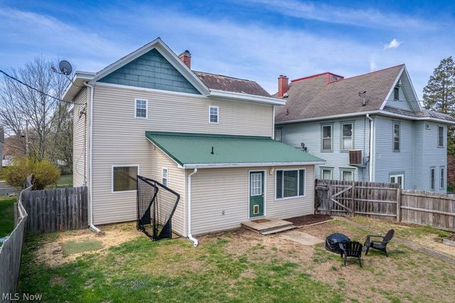 403 Columbia Avenue, Williamstown, WV 26187