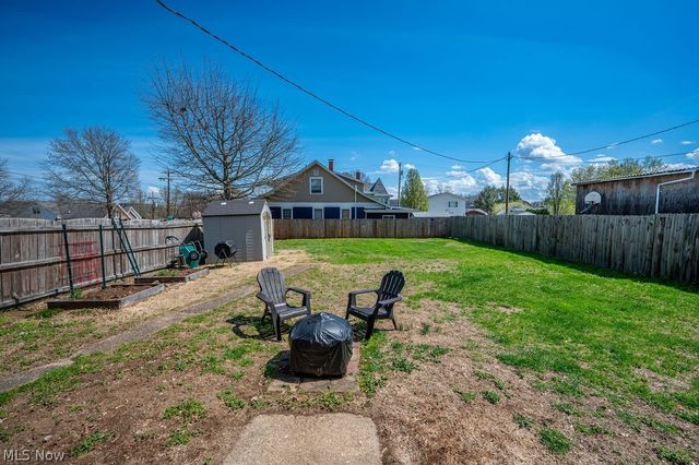 403 Columbia Avenue, Williamstown, WV 26187