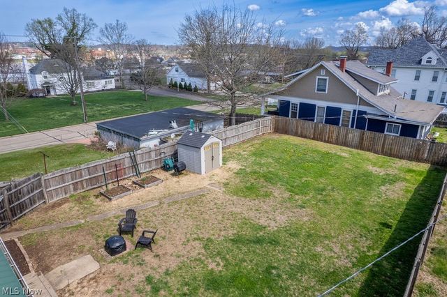 403 Columbia Avenue, Williamstown, WV 26187