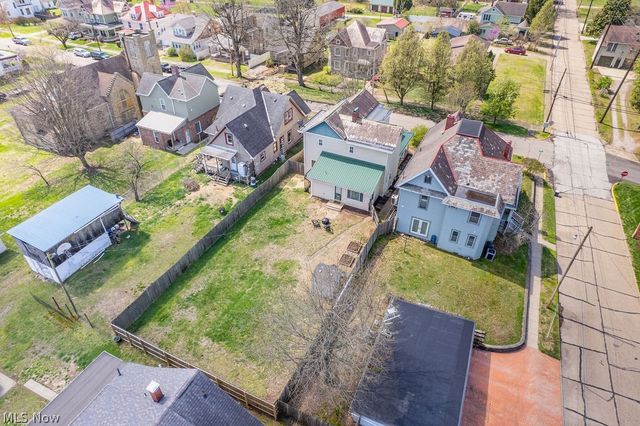 403 Columbia Avenue, Williamstown, WV 26187