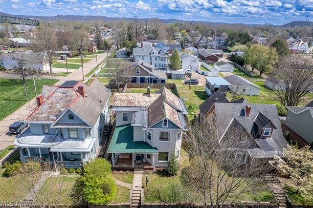 403 Columbia Avenue, Williamstown, WV 26187