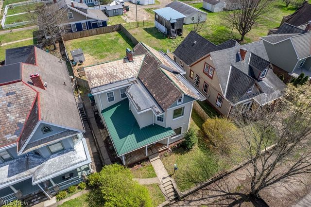 403 Columbia Avenue, Williamstown, WV 26187