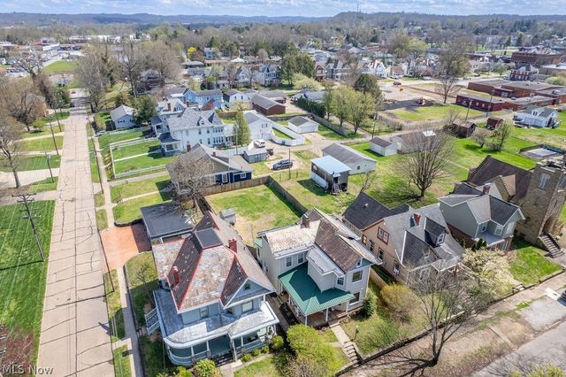 403 Columbia Avenue, Williamstown, WV 26187