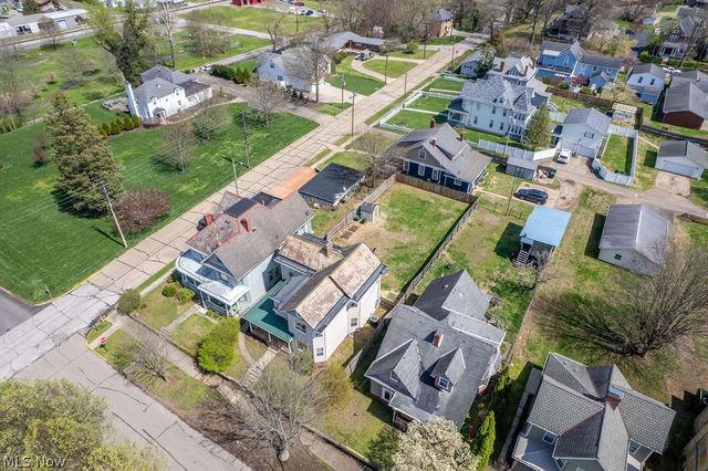 403 Columbia Avenue, Williamstown, WV 26187