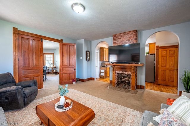 403 Columbia Avenue, Williamstown, WV 26187