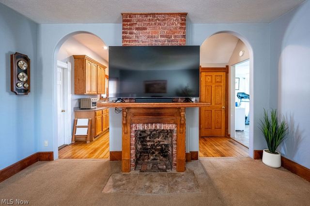 403 Columbia Avenue, Williamstown, WV 26187