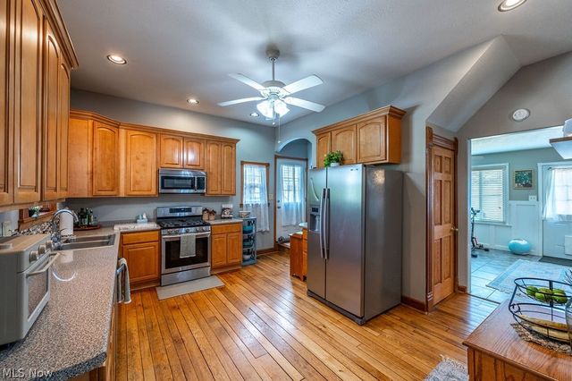 403 Columbia Avenue, Williamstown, WV 26187