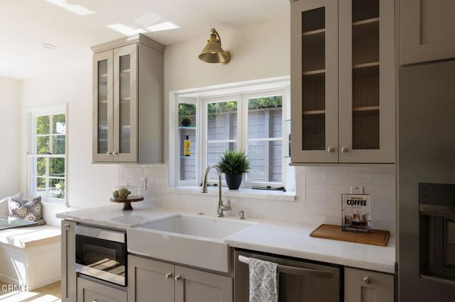2185 N Roosevelt Avenue, Altadena, CA 91001