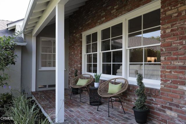 2185 N Roosevelt Avenue, Altadena, CA 91001
