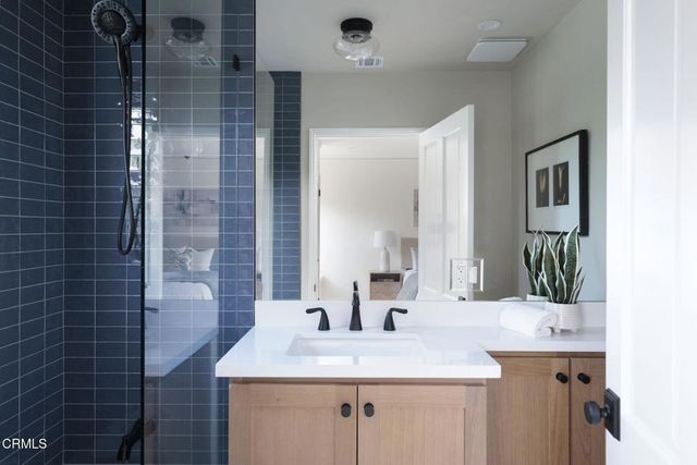 2185 N Roosevelt Avenue, Altadena, CA 91001