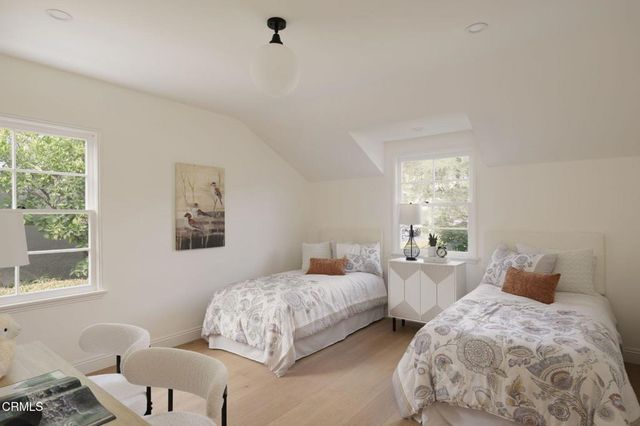 2185 N Roosevelt Avenue, Altadena, CA 91001