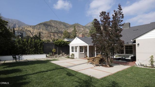 2185 N Roosevelt Avenue, Altadena, CA 91001