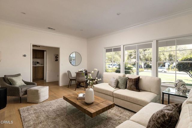 2185 N Roosevelt Avenue, Altadena, CA 91001