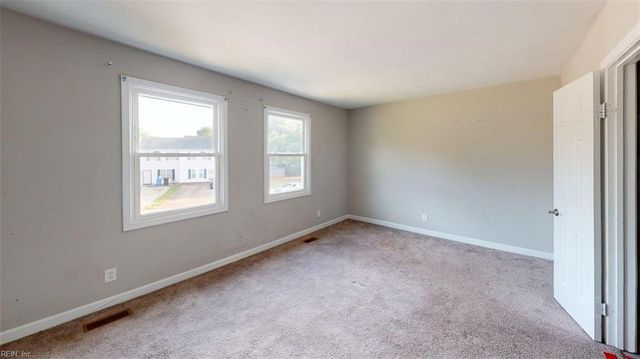 3208 Clover RD E, Chesapeake, VA 23321
