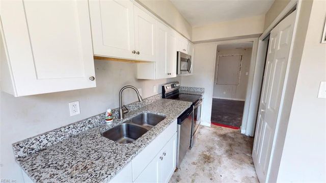 3208 Clover RD E, Chesapeake, VA 23321