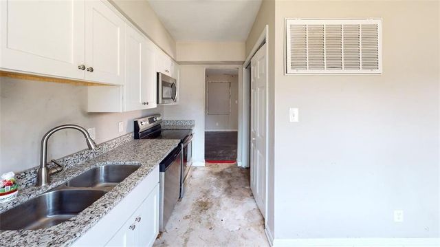 3208 Clover RD E, Chesapeake, VA 23321