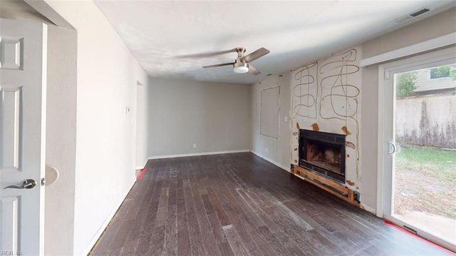 3208 Clover RD E, Chesapeake, VA 23321