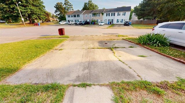 3208 Clover RD E, Chesapeake, VA 23321