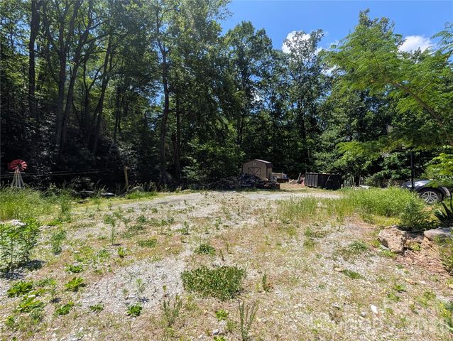 1034 Kyles Creek Road, Hendersonville, NC 28792