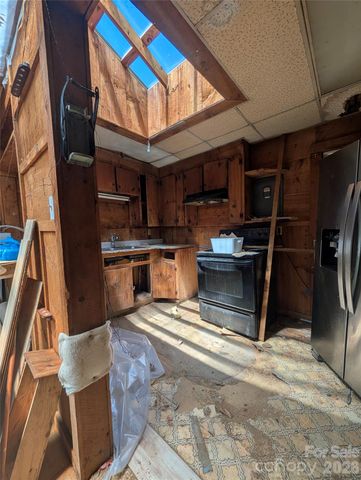 1034 Kyles Creek Road, Hendersonville, NC 28792
