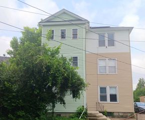 14 Douglas Court, Worcester, MA 01603