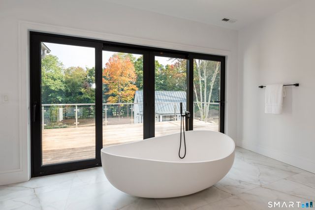 729 Smith Ridge Road, New Canaan, CT 06840