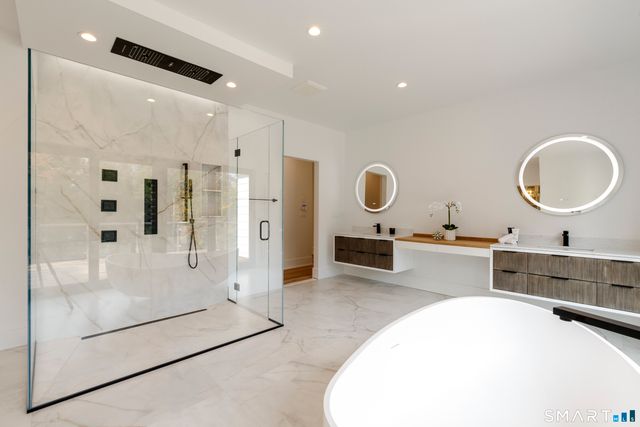 729 Smith Ridge Road, New Canaan, CT 06840