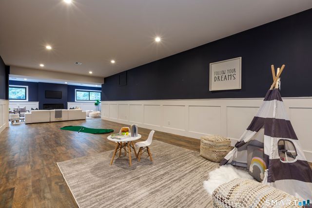 729 Smith Ridge Road, New Canaan, CT 06840