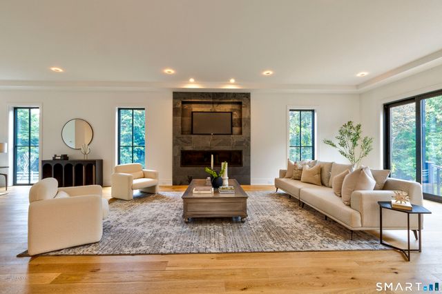 729 Smith Ridge Road, New Canaan, CT 06840