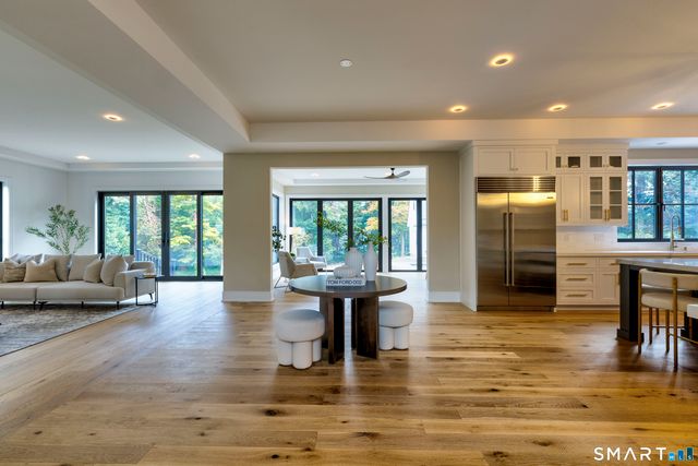 729 Smith Ridge Road, New Canaan, CT 06840