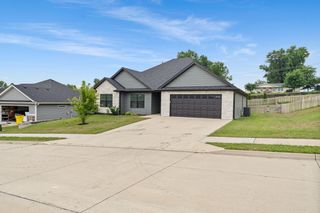 6020 W TAMARACK DR, Columbia, MO 65203