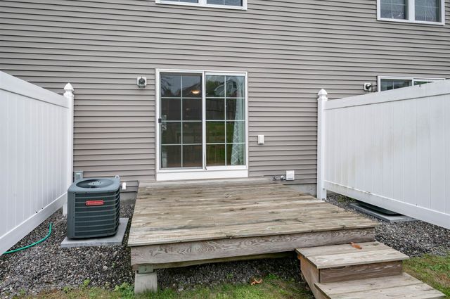 3 Nutfield Ct Unit 8, Derry, NH 03038