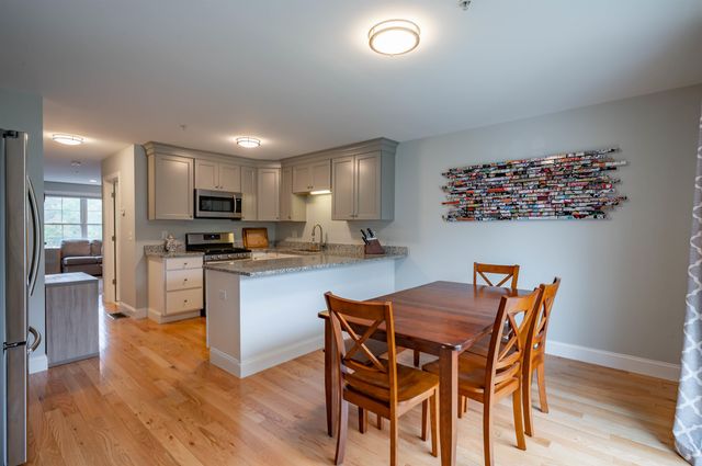 3 Nutfield Ct Unit 8, Derry, NH 03038