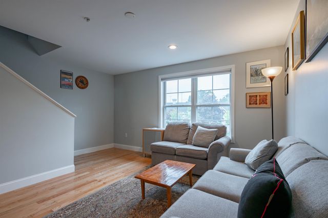 3 Nutfield Ct Unit 8, Derry, NH 03038