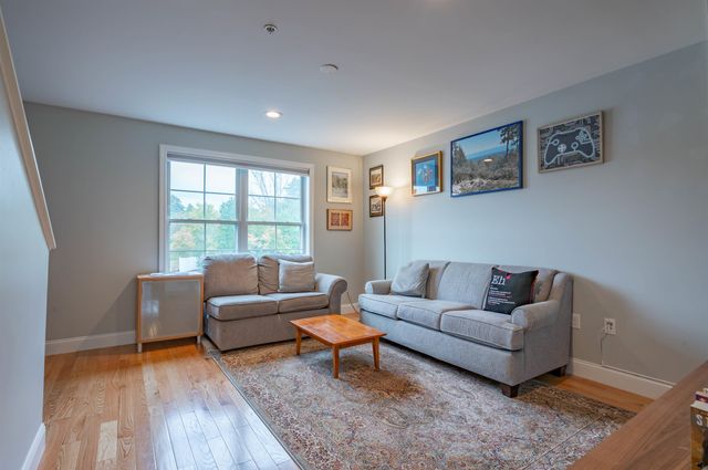3 Nutfield Ct Unit 8, Derry, NH 03038