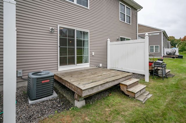 3 Nutfield Ct Unit 8, Derry, NH 03038
