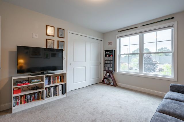 3 Nutfield Ct Unit 8, Derry, NH 03038