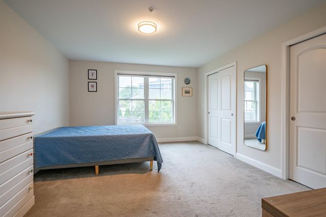 3 Nutfield Ct Unit 8, Derry, NH 03038