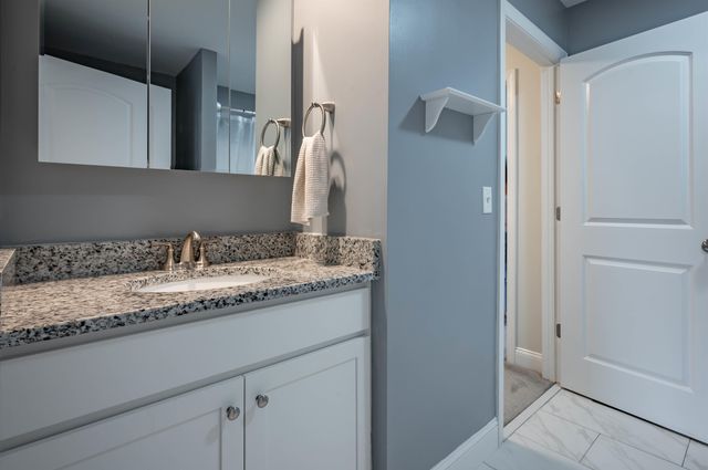 3 Nutfield Ct Unit 8, Derry, NH 03038