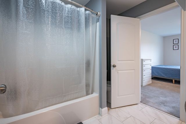 3 Nutfield Ct Unit 8, Derry, NH 03038