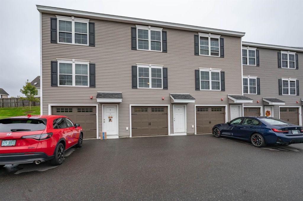 3 Nutfield Ct Unit 8, Derry, NH 03038