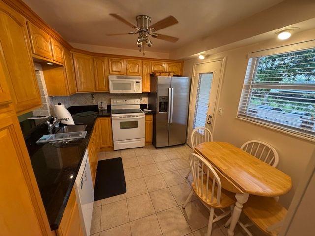 206 SE 10TH Street 201, Dania Beach, FL 33004
