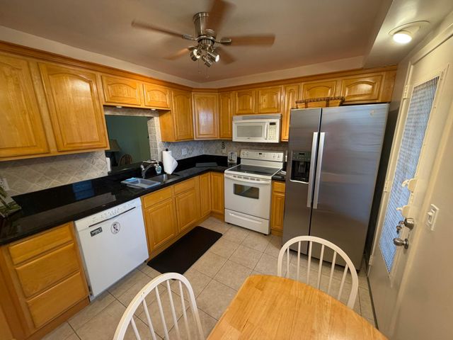 206 SE 10TH Street 201, Dania Beach, FL 33004