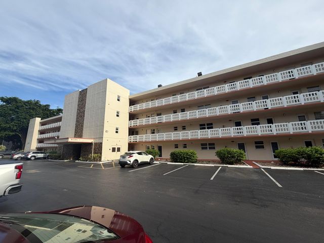206 SE 10TH Street 201, Dania Beach, FL 33004