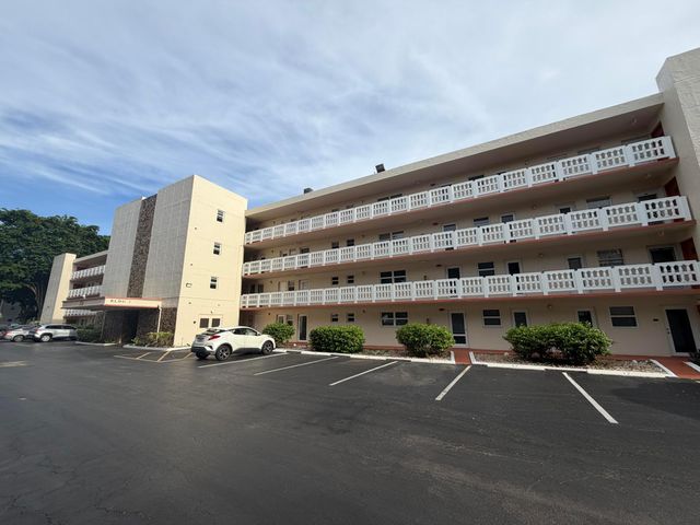 206 SE 10TH Street 201, Dania Beach, FL 33004